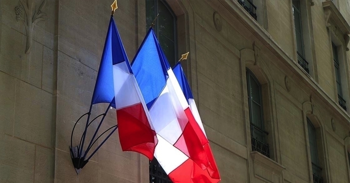 Fransa 12 yıl sonra Şam Büyükelçiliğine bayrak çekti