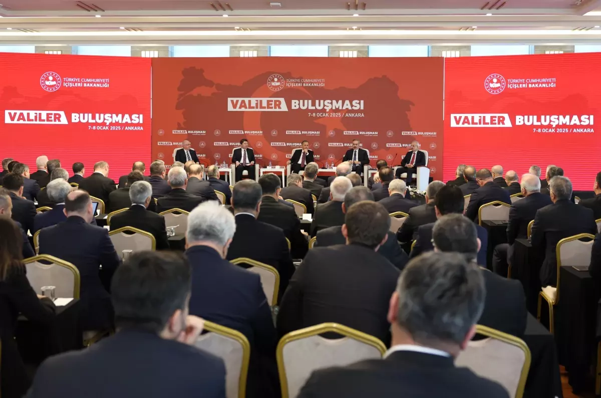Bakanlar, Valilere Tecrübelerini Aktardı