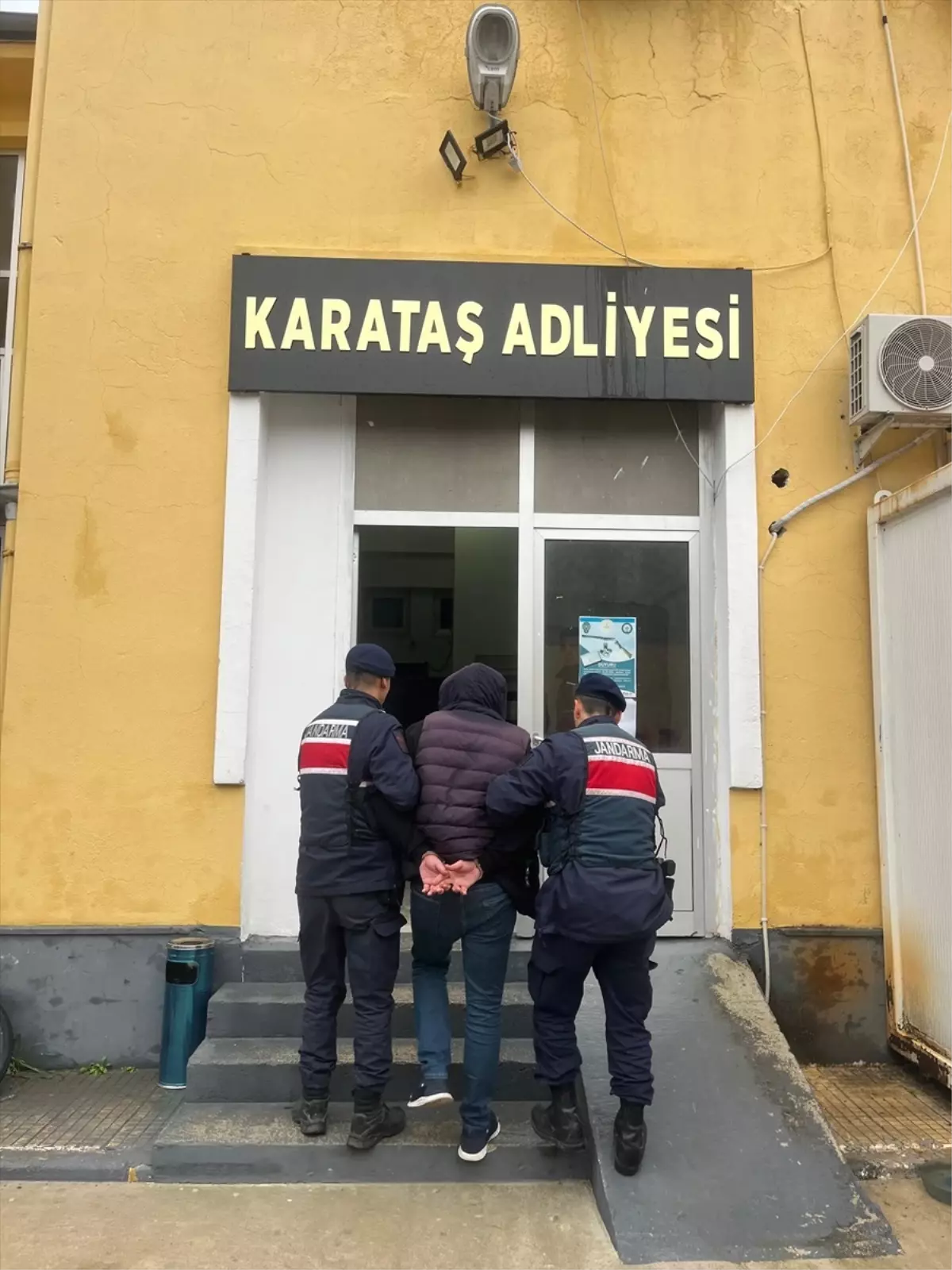 Adana’da Firari Hükümlü ve Cinayet Şüphelisi Yakalandı