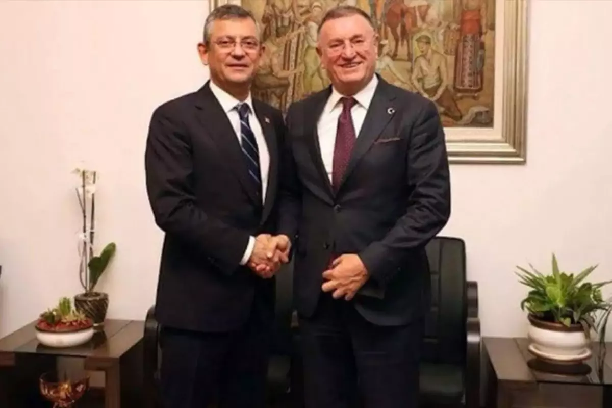 Özgür Özel’den kurultay iptali için dava açan Lütfü Savaş’a tepki