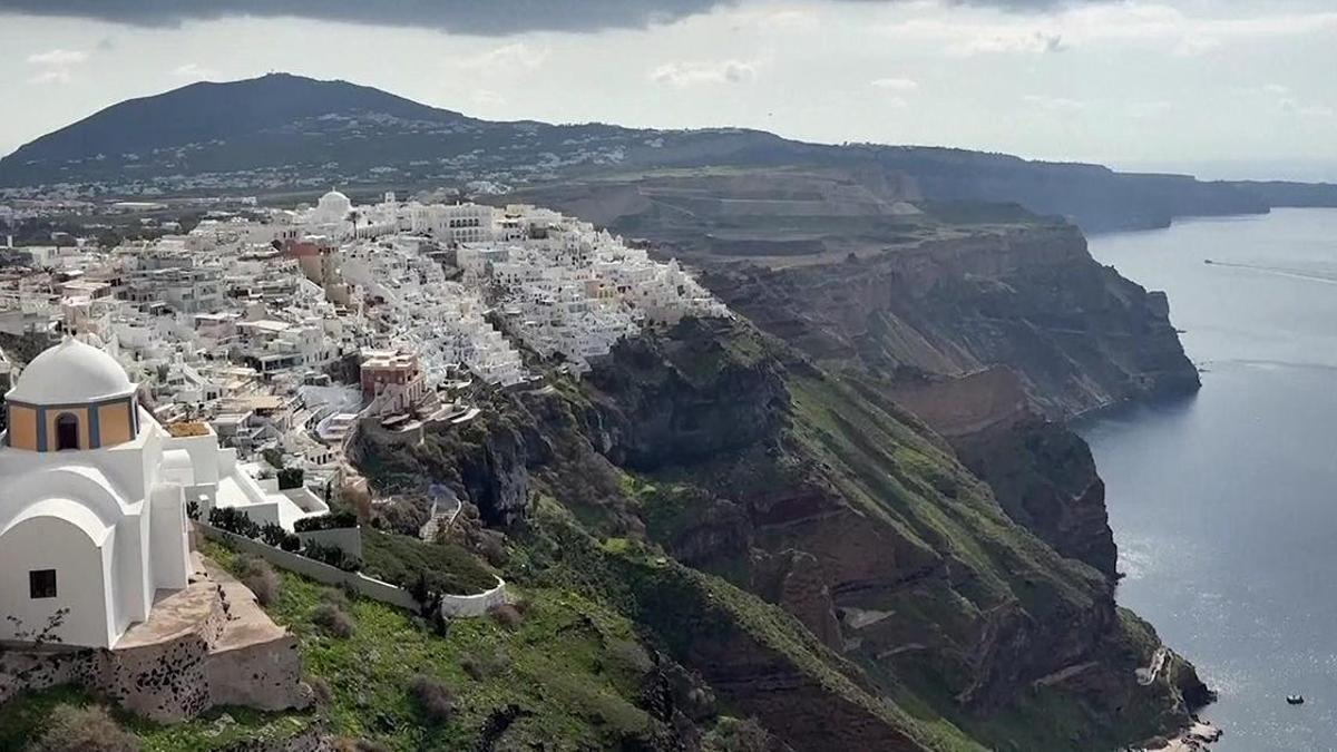 Santorini Adasından “deprem” göçü sürüyor