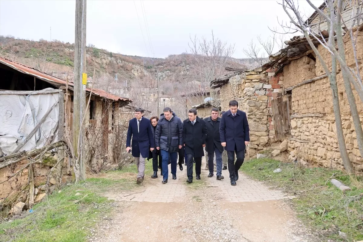 Vali Aygöl Sırhoca Köyü’nü Ziyaret Etti