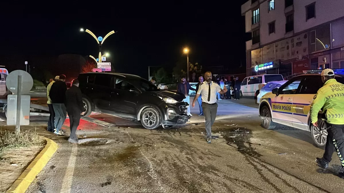 Gebze’de Cip ile Otomobil Çarpıştı: 2 Yaralı